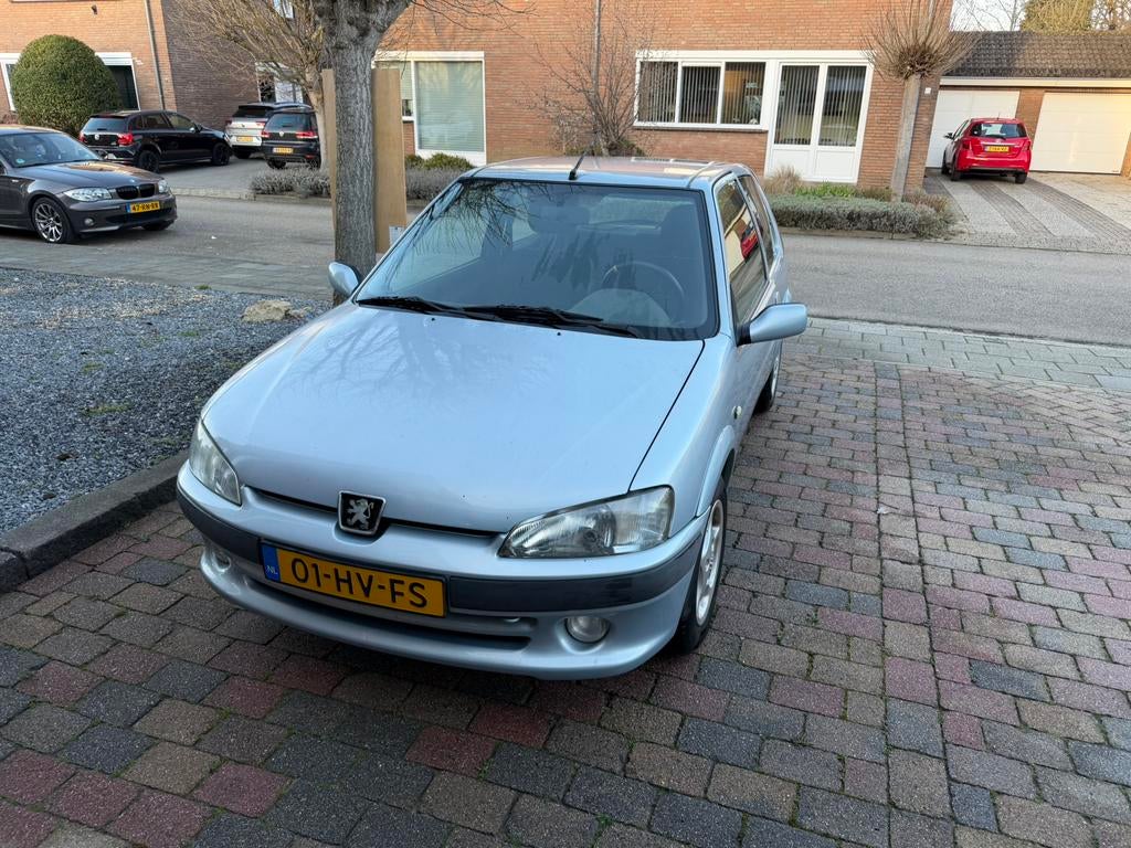Peugeot 106 1.6 8v     98pk, Auto's, Peugeot, Voorwielaandrijving, Stof, Zwart, 4 cilinders