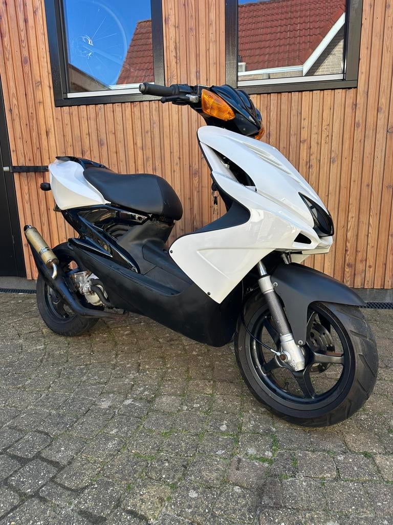 Yamaha aerox, Fietsen en Brommers, Scooters | Yamaha, Ophalen, Zo goed als nieuw, Benzine, Aerox
