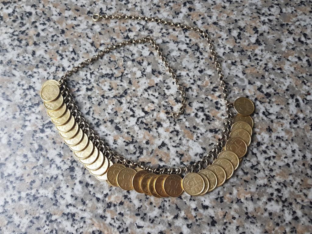 Zilver dubbeltjes ketting met goud badje  ,Wilhelmina 1948, Ophalen of Verzenden, Zilver, Ketting