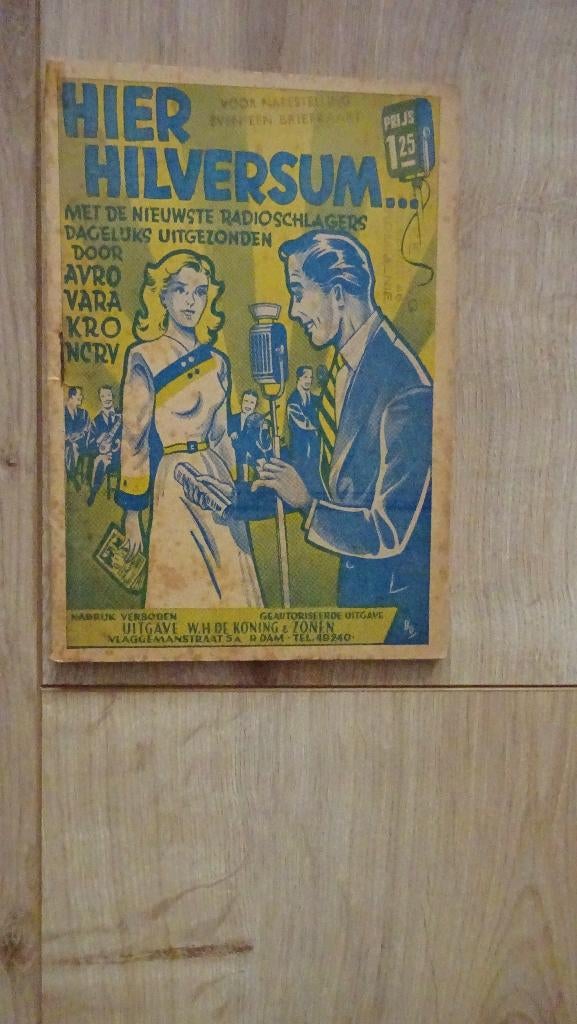 Hier Hilversum radio schlagers door AVRO, VARA, KRO, NCRV., Ophalen of Verzenden, Gelezen