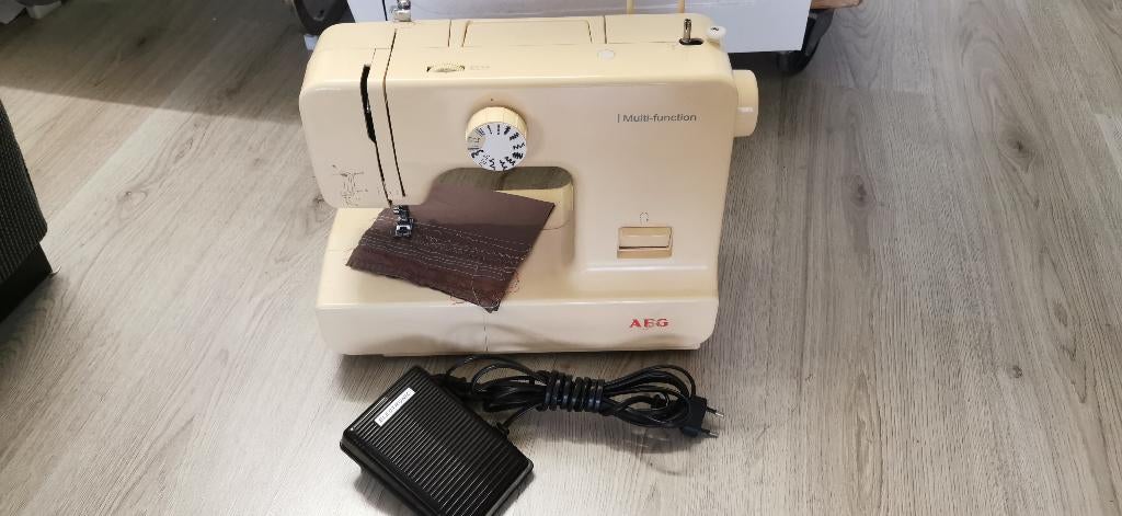 Naaimachine AEG NM510 werkt goed, Ophalen of Verzenden, Zo goed als nieuw, Naaimachine, Overige merken