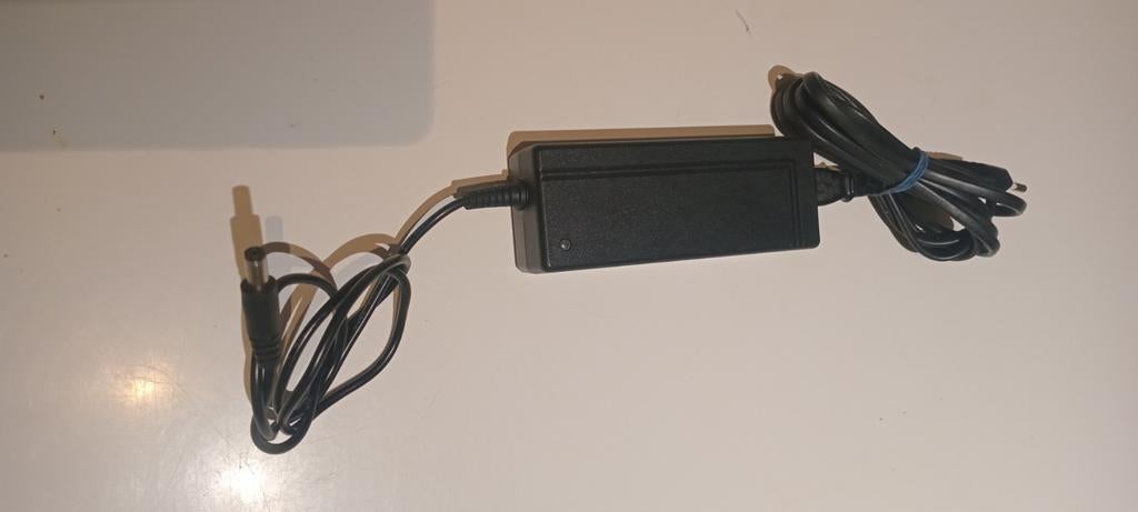 Step oplader 42v ik heb ook voor wingoo moveway, Fietsen en Brommers, Steps, Ophalen of Verzenden, Elektrische step (E-scooter)