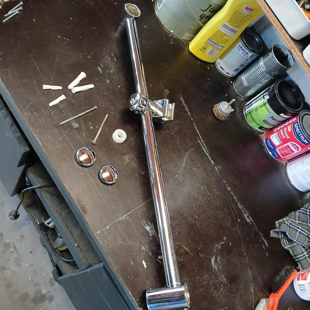 Douchestang - Verstelbaar en Chroom, Huis en Inrichting, Badkamer | Badkamermeubels, Minder dan 50 cm, Gebruikt, Overige typen