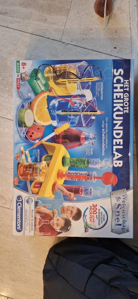 Scheikundelab - Experimenteerdoos, Ophalen of Verzenden, Zo goed als nieuw, Ontdekken