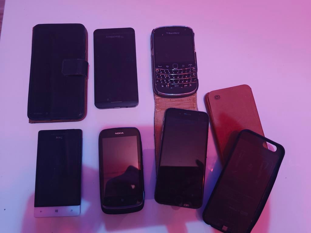 Diverse collectie oude telefoons - Nokia, BlackBerry, iPhone, Telecommunicatie, Mobiele telefoons | Nokia, Gebruikt, Zonder abonnement