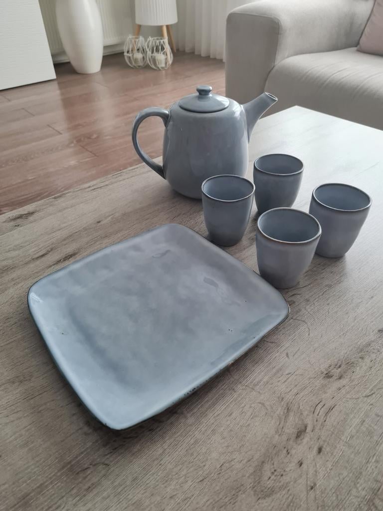 Serviesgoed - Bord, kopjes en theepot, Huis en Inrichting, Keuken | Servies, Ophalen, Zo goed als nieuw, Bord(en), Overige stijlen