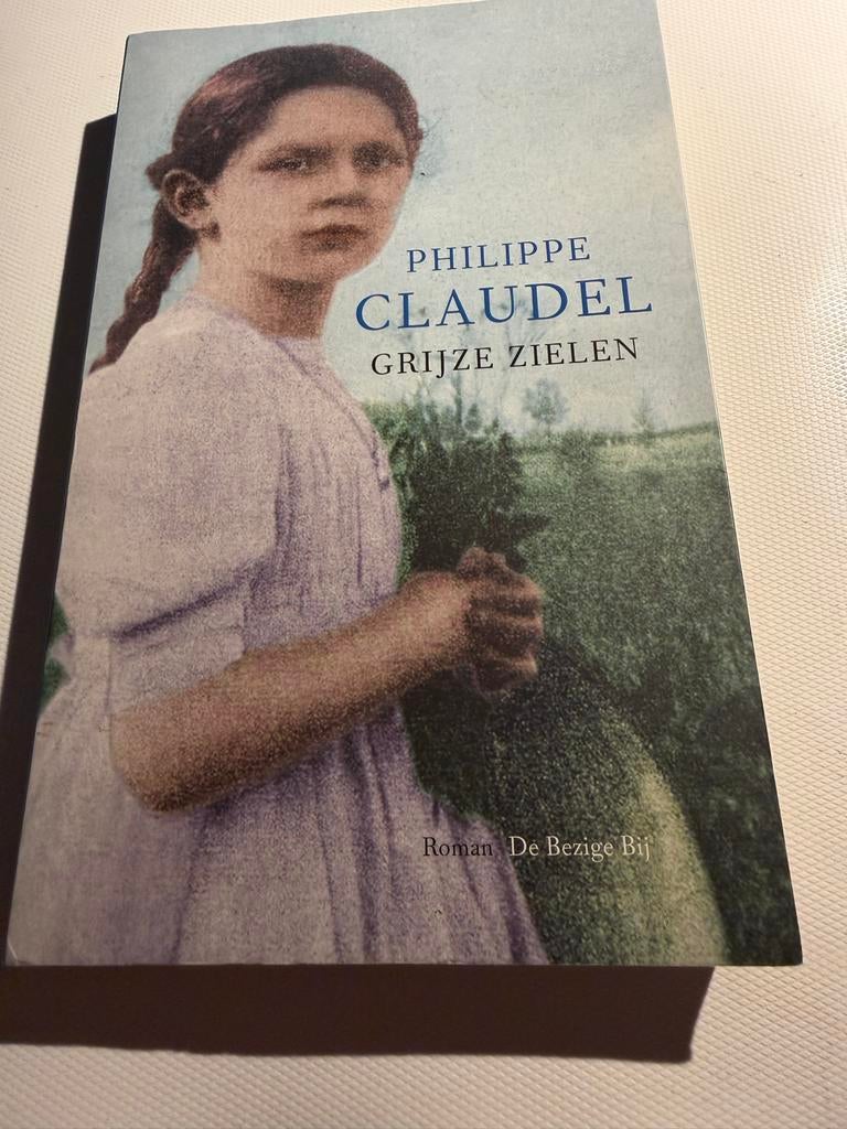 Grijze Zielen - Philippe Claudel, Ophalen of Verzenden, Zo goed als nieuw, Utrecht