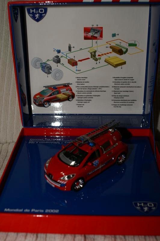 PEUGEOT 206CC EN 307 CC EN H2O  FUEL CELL 2002, Hobby en Vrije tijd, Modelauto's | 1:43, Ophalen of Verzenden, Zo goed als nieuw