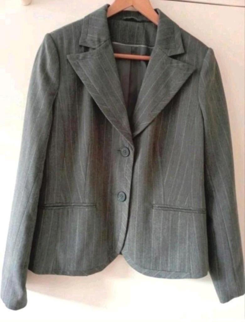 dames kostuum grijs krijtstreep mt L (40 42), Ophalen of Verzenden, Nieuw, Maat 42/44 (L), Grijs