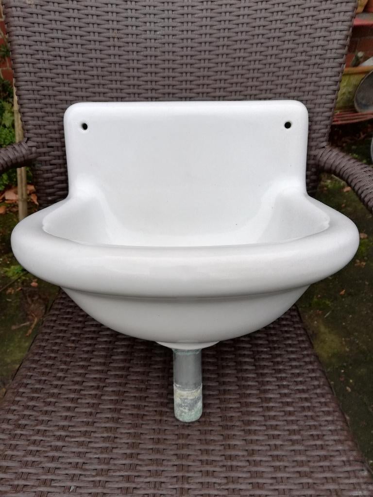 Antieke drinkfontein Sphinx, let op: water spuit omhoog