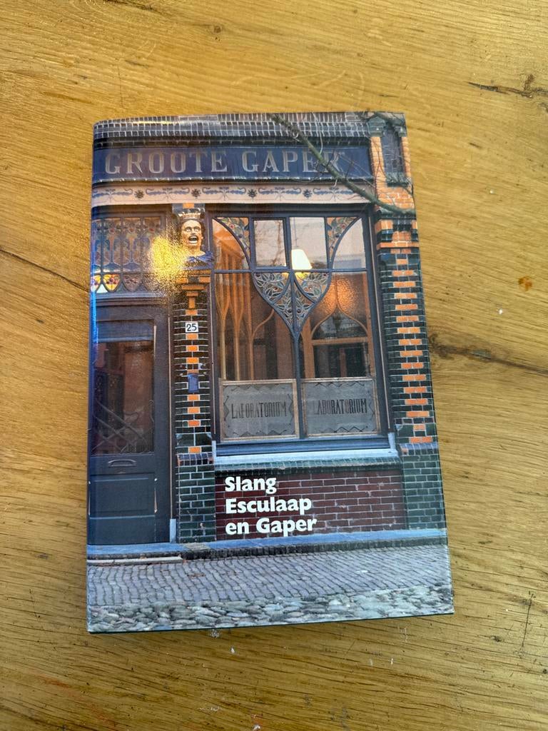 Slang, Esculaap en Gaper: Medisch-farmaceutische symbolen, Ophalen of Verzenden, Gelezen, Europa overig
