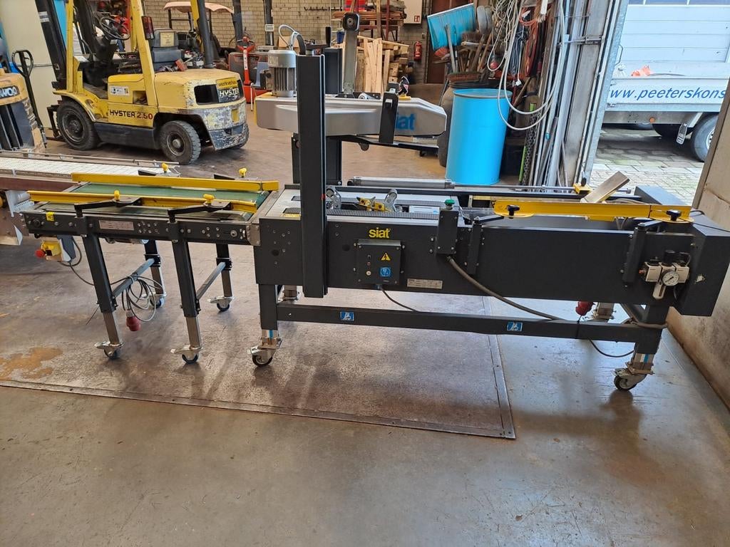 SIAT Dozensluitmachine met Transportband, Zakelijke goederen, Machines en Bouw | Industrie en Techniek, Ophalen of Verzenden