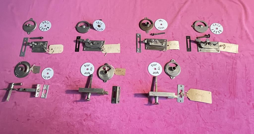 Div. oude toilet sluiting, badkamer, wc slot, vrij en bezet, Antiek en Kunst, Antiek | Woonaccessoires, Ophalen of Verzenden
