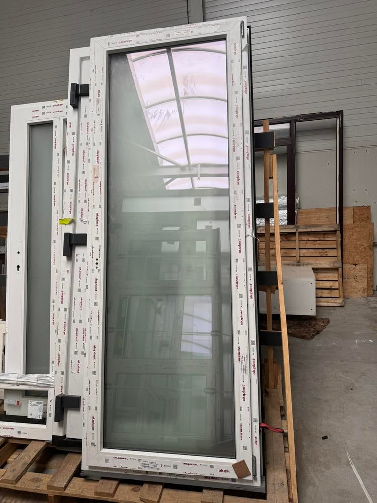 NIEUWE KUNSTSTOF KOZIJN!, Doe-het-zelf en Verbouw, Kozijnen en Schuifpuien, 75 tot 150 cm, Kunststof, Raamkozijn, Nieuw