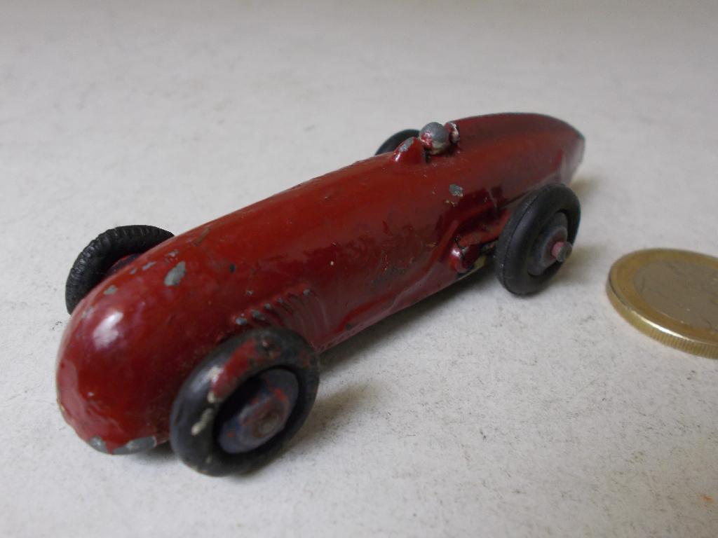 1946 Dinky Toys 23A FORMULE 1  (Repainted door Kinderen) -J-, Ophalen of Verzenden, Gebruikt, Auto, Dinky Toys