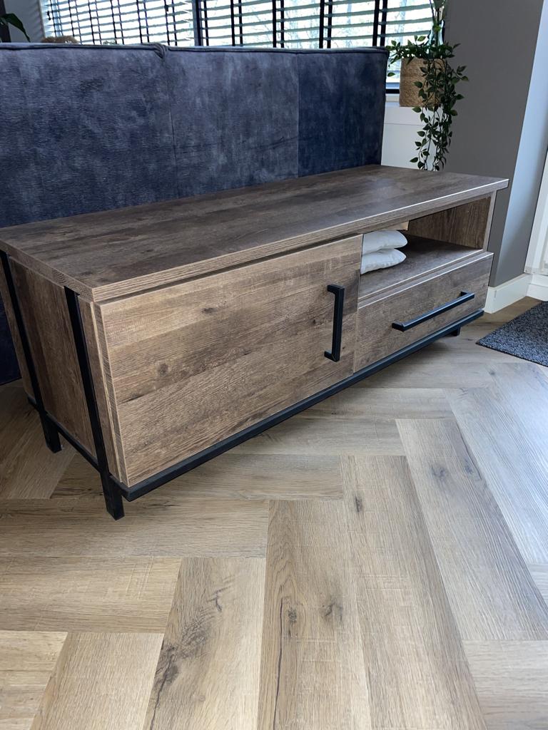 TV-meubel (lamulux met zwart metalen frame), Huis en Inrichting, Kasten | Televisiemeubels, Ophalen, Overige materialen, 100 tot 150 cm