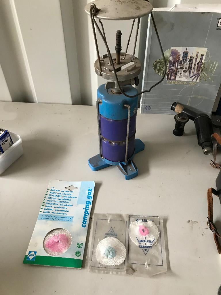 Campinggaz gaslamp met extra kousjes en gas, glas is er niet, Ophalen of Verzenden, Gebruikt