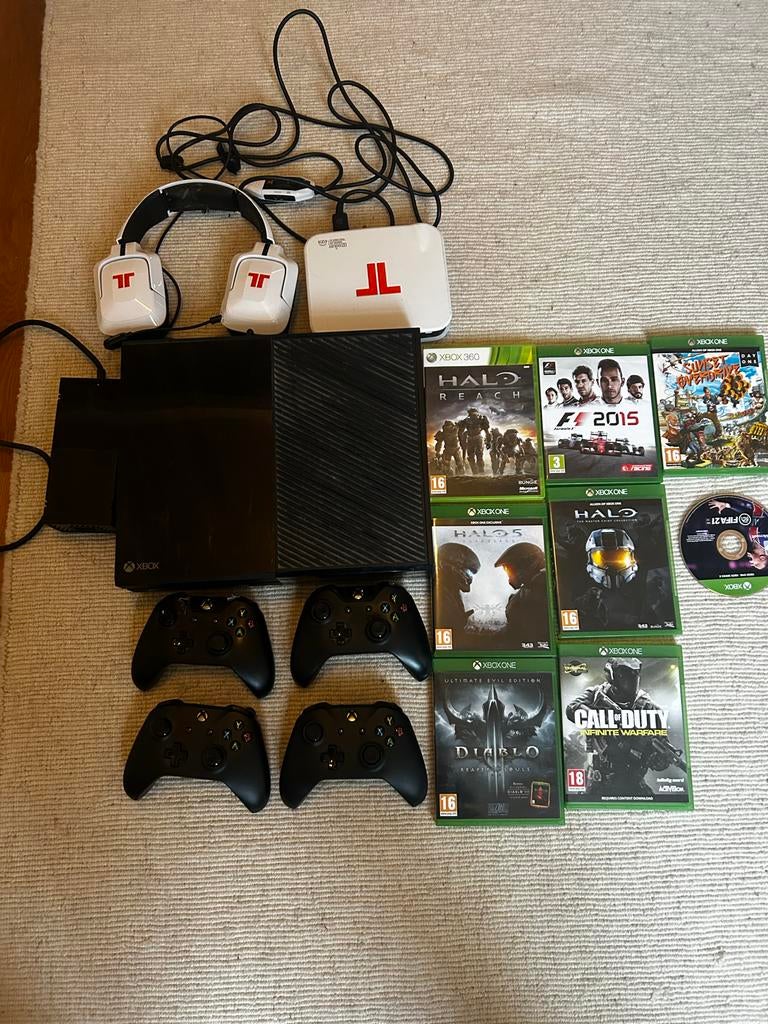Xbox One met 4 Controllers, 8 Games & Headset, Spelcomputers en Games, Spelcomputers | Xbox One, Gebruikt, Xbox One, 500 GB, Met 3 controllers of meer
