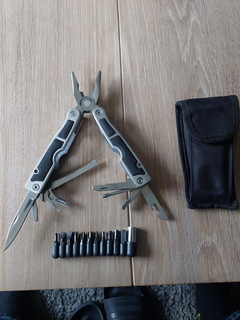 Multitool zeker 20 functies, Caravans en Kamperen, Ophalen of Verzenden, Zo goed als nieuw, X, X