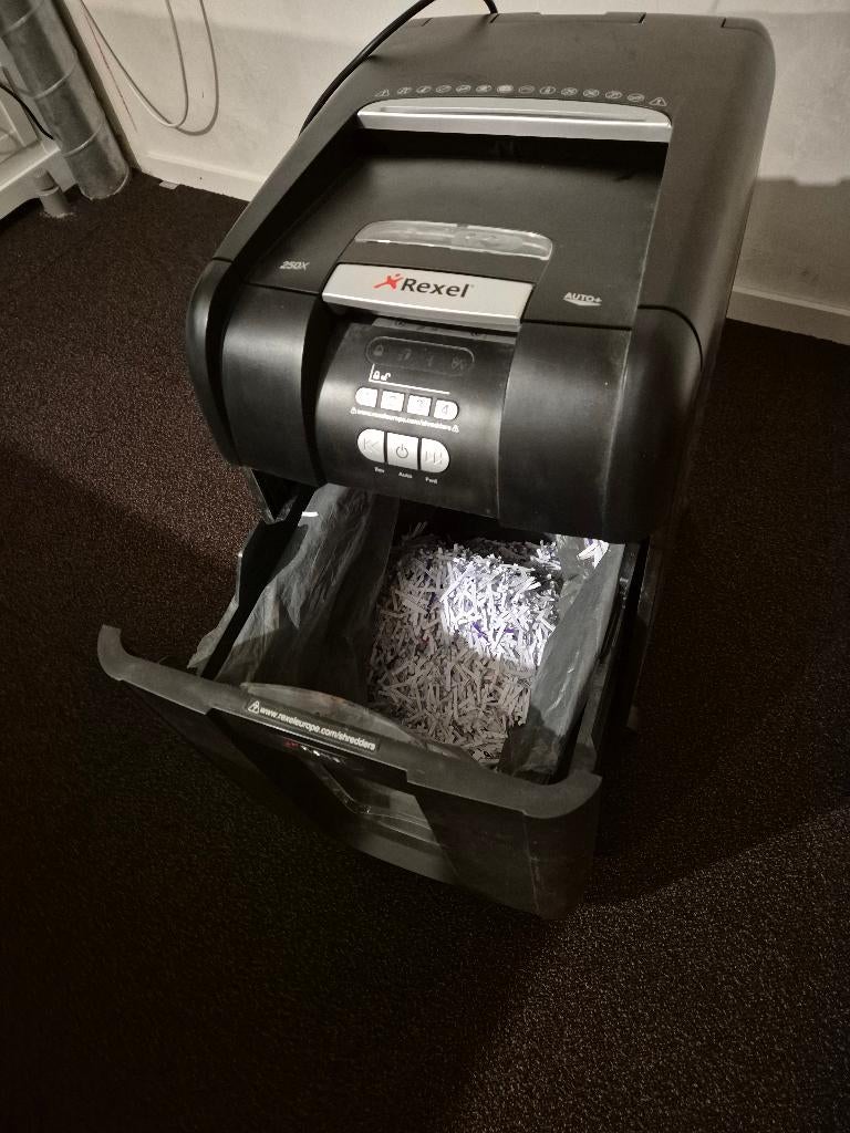 Papier versniperaar rexel, Diversen, Ophalen, Zo goed als nieuw