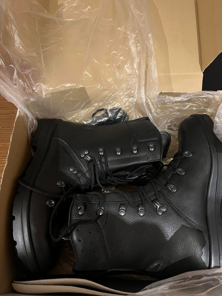 Nieuwe gevechtslaarzen maat 280m 44-45, Verzamelen, Militaria | Algemeen, Ophalen of Verzenden, Landmacht, Nederland, Kleding of Schoenen