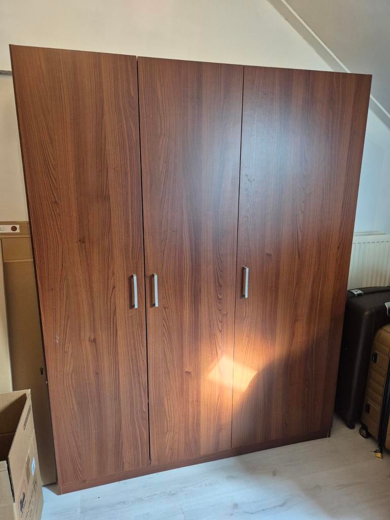 Bruine kledingkast 180x140x51 cm, Huis en Inrichting, Kasten | Kledingkasten, Ophalen, Met deur(en), Gebruikt, 100 tot 150 cm