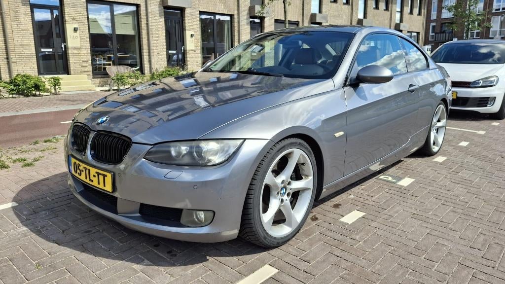 BMW 335i E92 Coupe / APK 2027 FEB / Handgeschakeld, Auto's, Achterwielaandrijving, Euro 6, 4 stoelen, Bruin