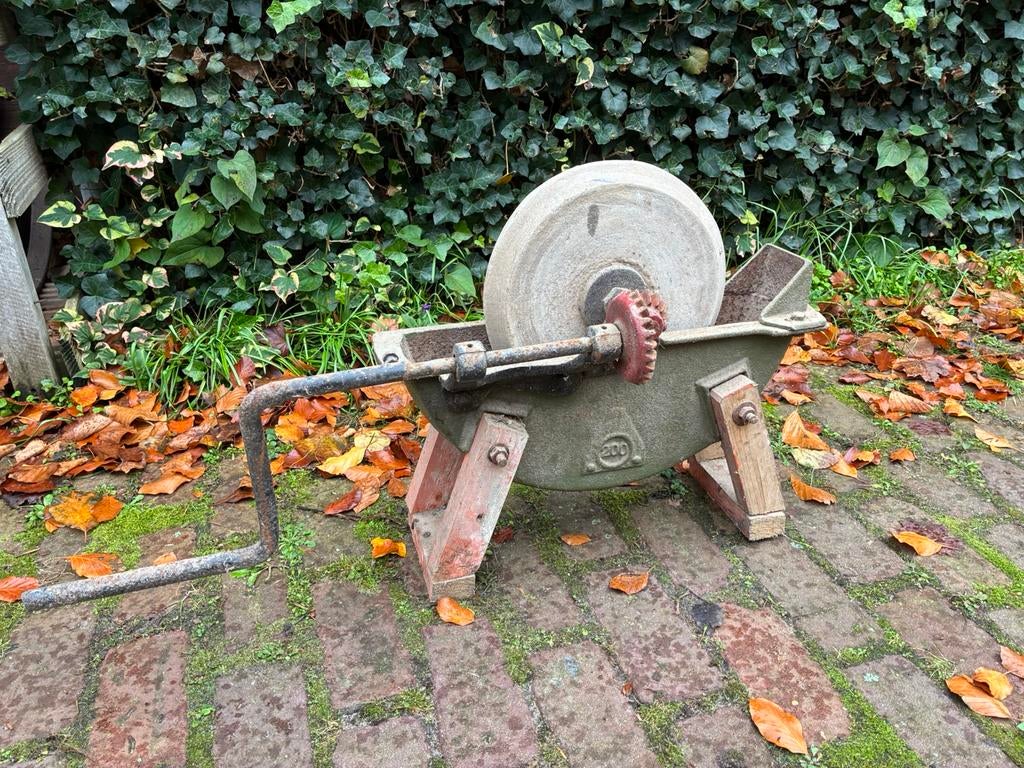 Oude slijpsteen, Antiek en Kunst, Antiek | Gereedschap en Instrumenten, Ophalen