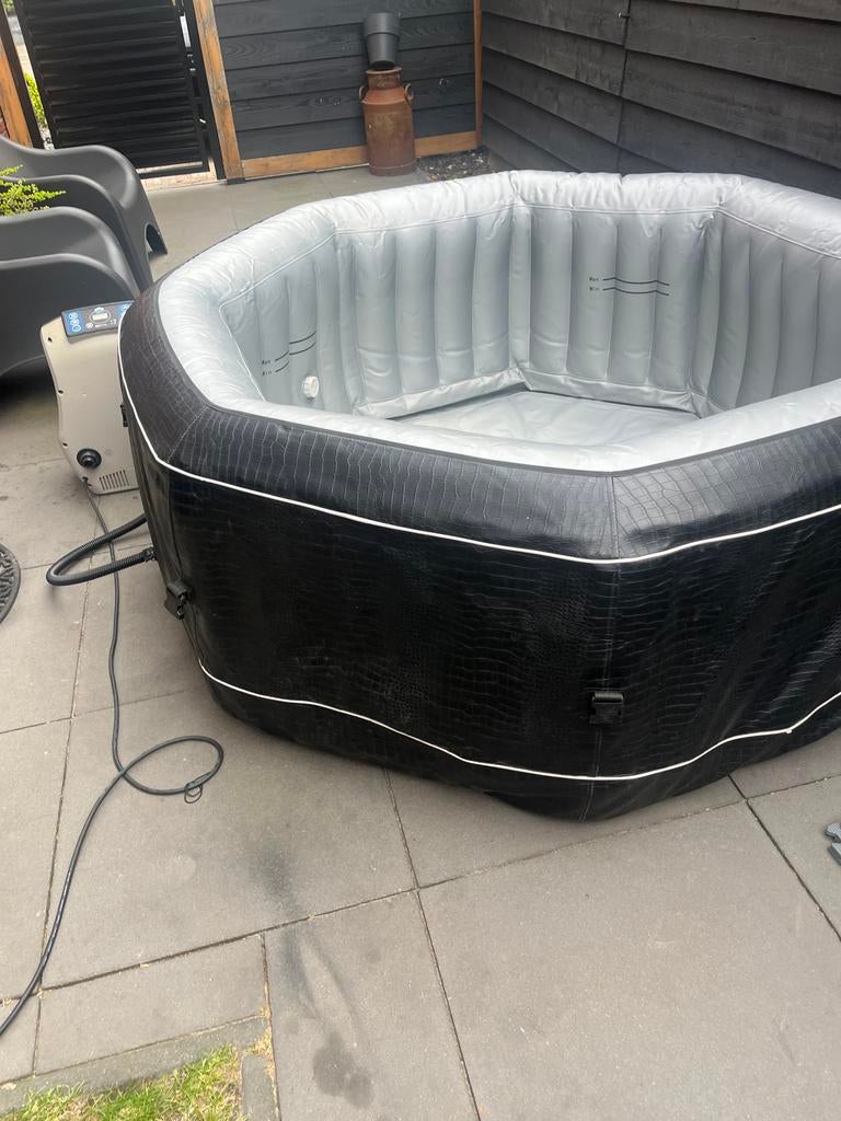 Goedonderhouden opblaasbare jacuzzi met accessoires, Ophalen, Gebruikt, Opblaasbaar