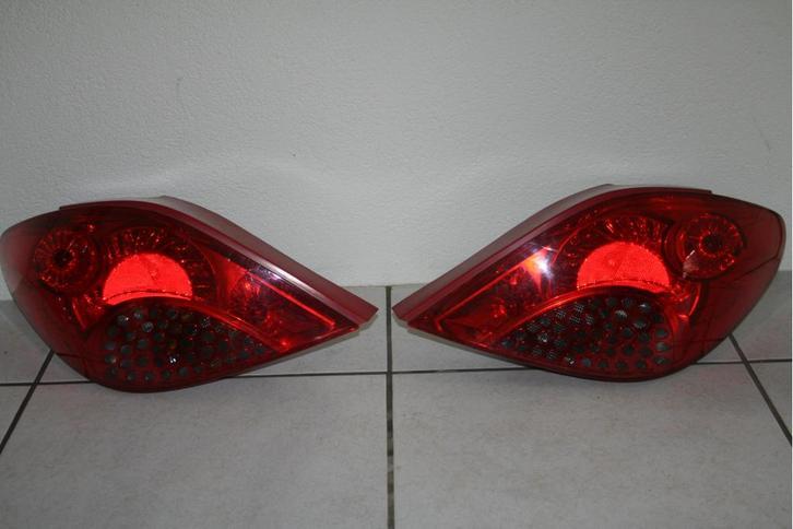 PEUGEOT  207  ACHTERLICHT  LINKS OF RECHTS, Auto-onderdelen, Niet ingevuld, Niet ingevuld, Niet ingevuld, Peugeot