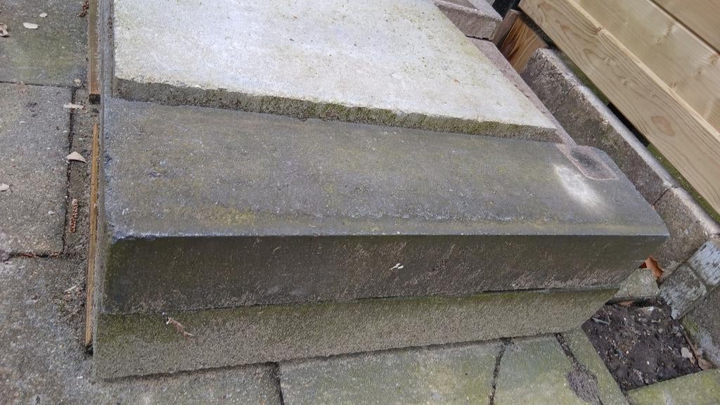 GRATIS 2x betonband/ traptrede 60  10 x 15, Tuin en Terras, Ophalen, Overige typen, Zo goed als nieuw, Minder dan 5 m²