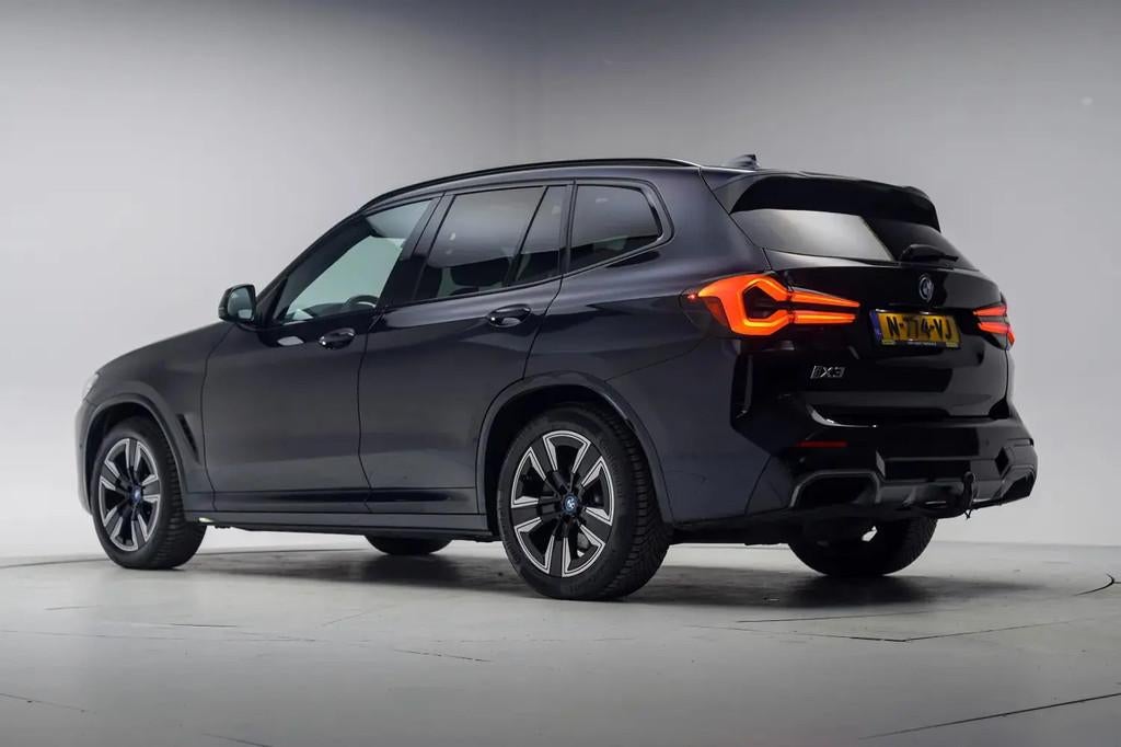 BMW iX3 M-Sport High Executive 80kWh NW-Model 3 € 32.445,0, Automaat, Gebruikt, 750 kg, 110 €/maand