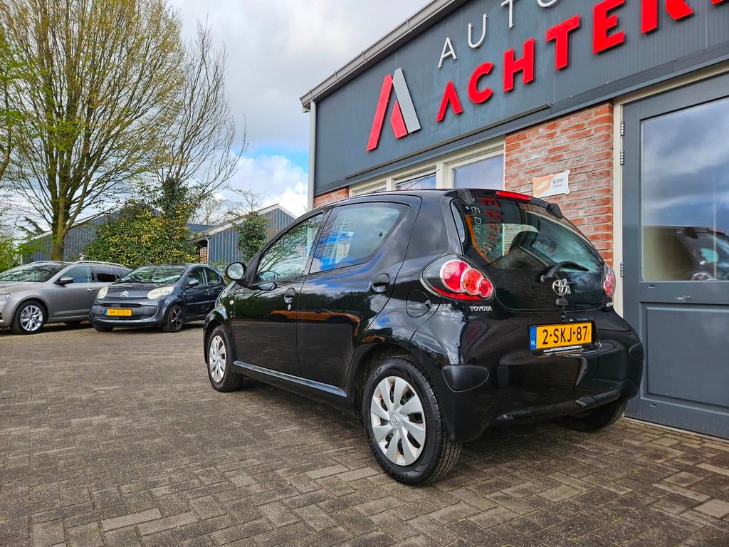 Toyota Aygo 1.0 VVT-i Now Airco! 5-Deurs! NAP! Leuke Auto!, Voorwielaandrijving, Euro 5, Gebruikt, 4 stoelen