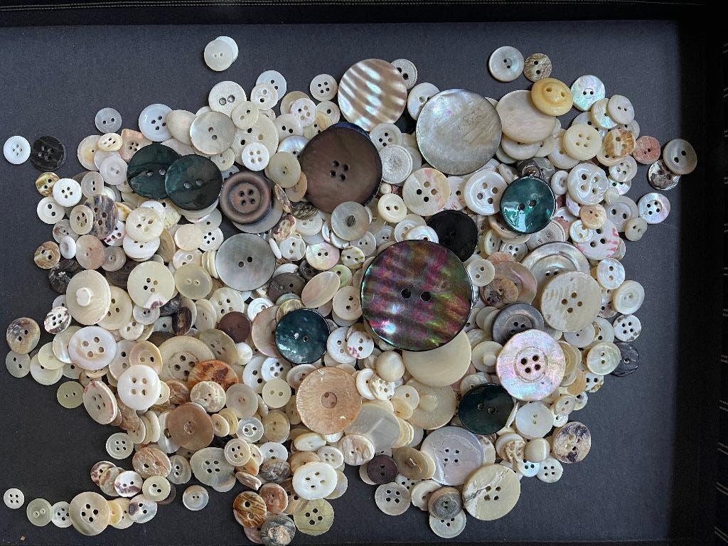 Partij Parelmoer en abalone knopen, Ophalen of Verzenden, Gebruikt, Knoop of Knopen