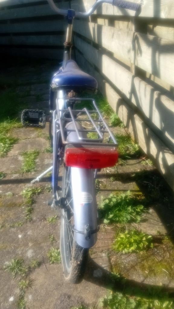 Mooie kinderfiets, banden en voorlamp nodig, Fietsen en Brommers, Fietsen | Kinderfietsjes, Ophalen of Verzenden, Gebruikt