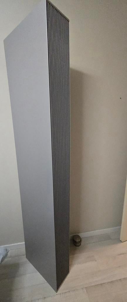 Stijlvolle Radiator Ombouw - Modern Design, Doe-het-zelf en Verbouw, Ophalen of Verzenden, Zo goed als nieuw, Radiator, 30 tot 80 cm