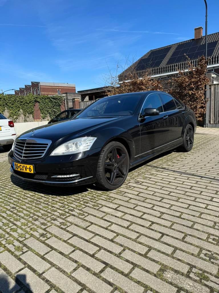 Een mooie Mercedes S500, Automaat, 8 cilinders, 4000 cc, Zwart