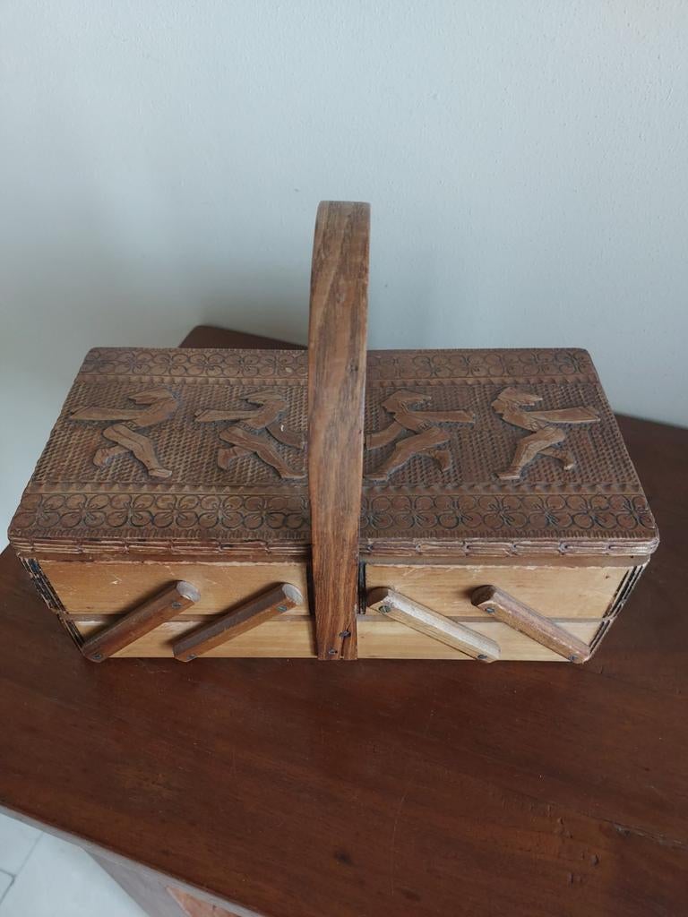 Houten naaikistje., Ophalen of Verzenden