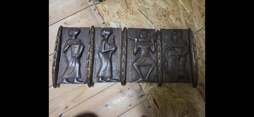 Houtsnijwerk Afrikaans, Ophalen