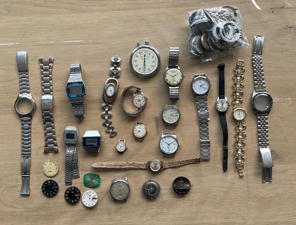 Lotje oude horloges, Gebruikt, Polshorloge, Overige materialen, Ophalen of Verzenden