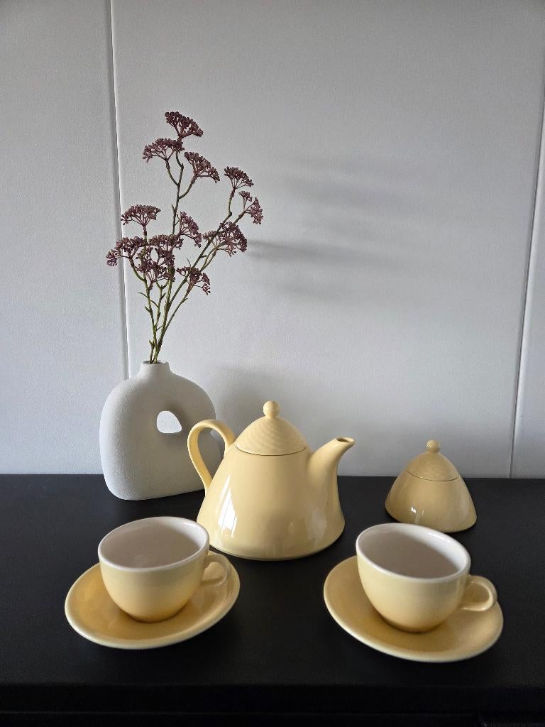 Vintage pastelgeel theeserviesje theepot,suikerpot,2 kopjes, Ophalen of Verzenden, Gebruikt, Overige stijlen, Overige typen