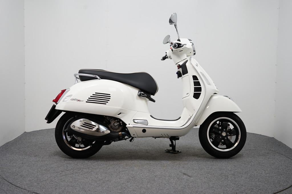 Piaggio GTS 300 HPE (bj 2022), Motoren, Motoren | Piaggio, Scooter, Bedrijf, 278 cc, 12 t/m 35 kW