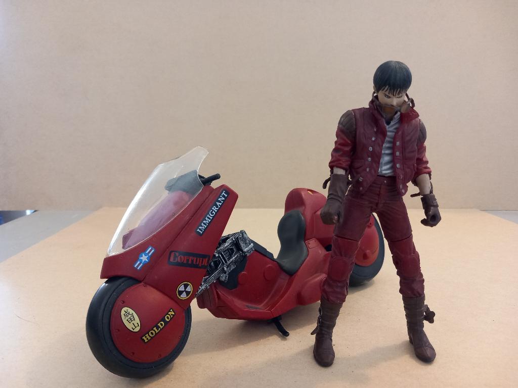 Akira Kaneda en motor matte versie action figure, Ophalen of Verzenden, Gebruikt
