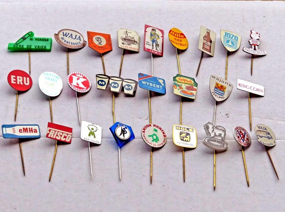 Food merk speldjes foodmerken oud speldje 26x, Verzamelen, Ophalen of Verzenden, Gebruikt, Merk, Speldje of Pin