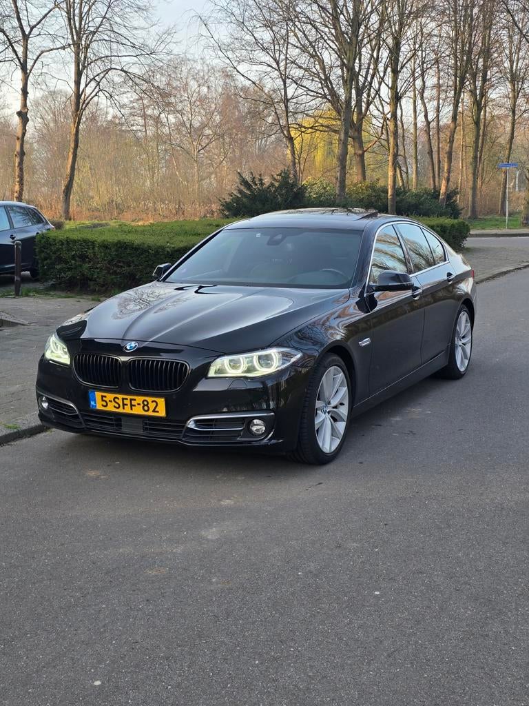 BMW 528i High Executive | Pano | Leder | Navi, Automaat, 4 cilinders, 2000 kg, Zwart