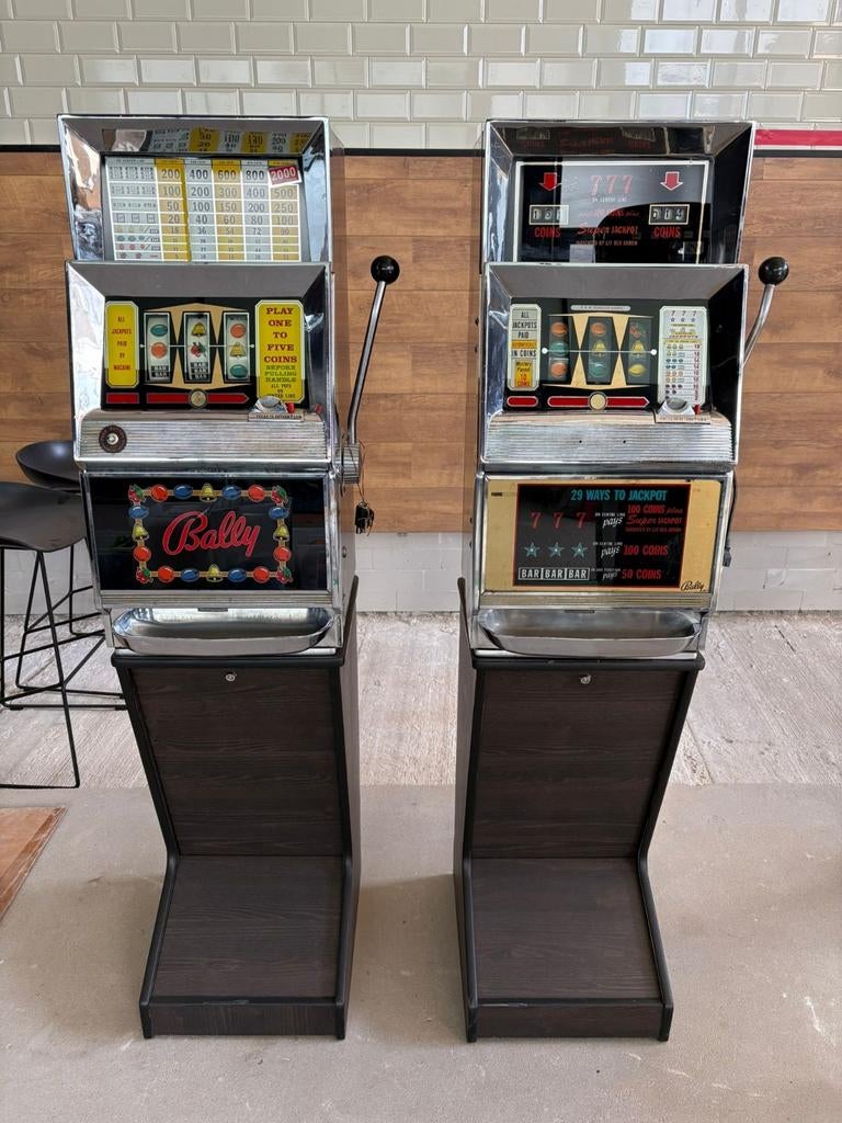 Twee Bally gokautomaten, Verzamelen, Ophalen