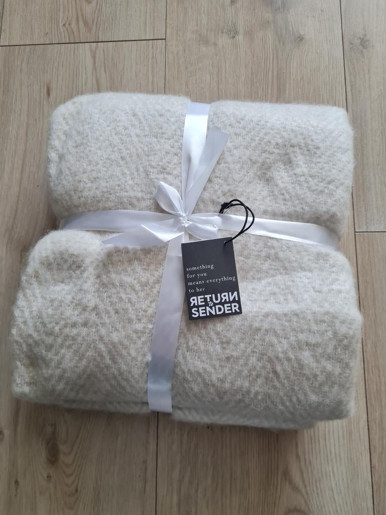 Return to sender plaid NIEUW!, Huis en Inrichting, Woonaccessoires | Plaids en Woondekens, Ophalen of Verzenden, Nieuw
