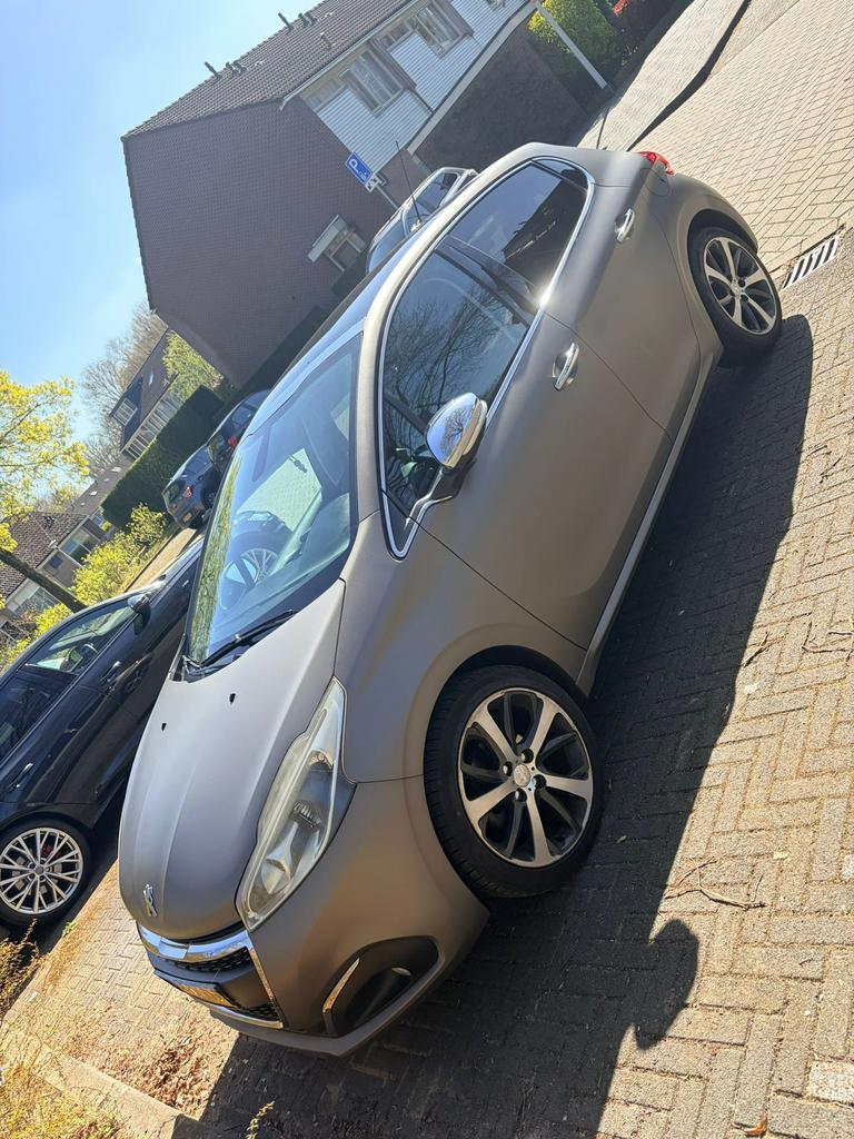 Peugeot 208 1.2 VTI 81KW/110PK 5-D 2015 Grijs, Auto's, Voorwielaandrijving, Euro 5, 40 €/maand, Zwart