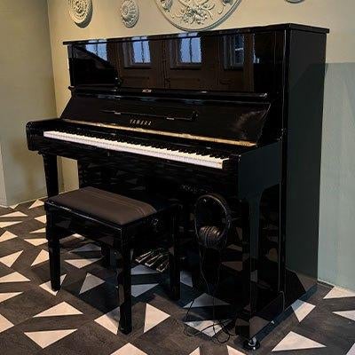 Yamaha U1 silent piano (i.st.v.nw) incl. bank en koptel., Muziek en Instrumenten, Piano's, Verzenden, Zwart, Zo goed als nieuw