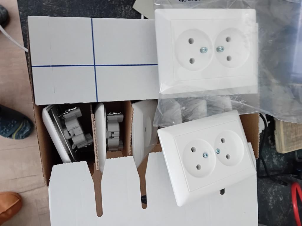 Jung dubbele stopcontacten wit nieuw, Ophalen of Verzenden, Nieuw, Stopcontact